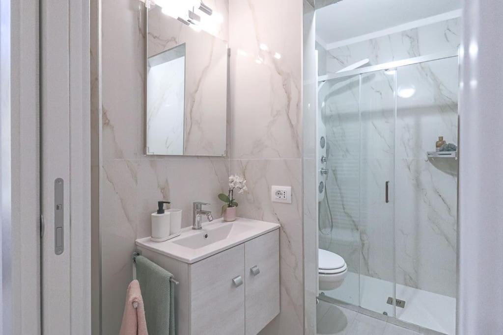 New Private Apt In Como A-C Self Check-In Luaran gambar