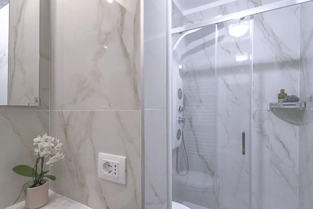 New Private Apt In Como A-C Self Check-In Luaran gambar